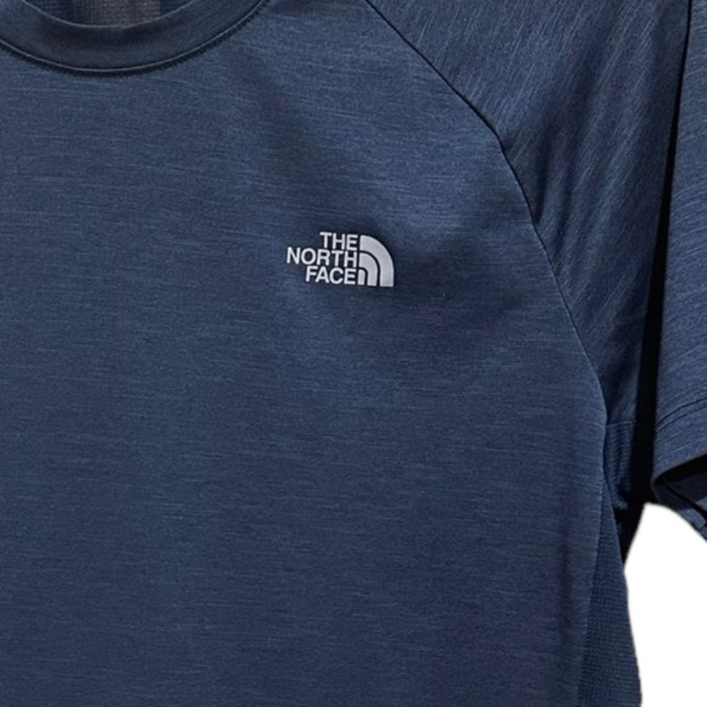The North Face Women's Performance Shirt Blue Great Condition‎ - Picture 3 of 5